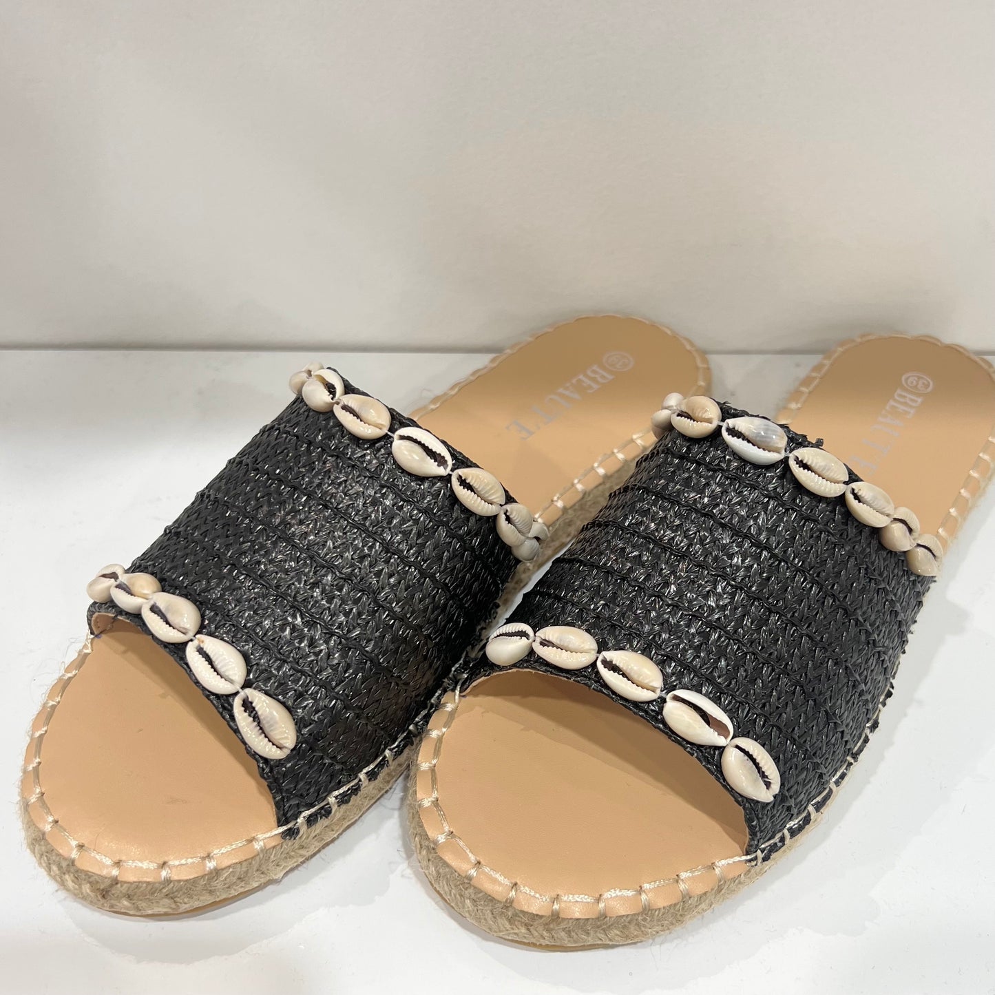 Shell Slides Black