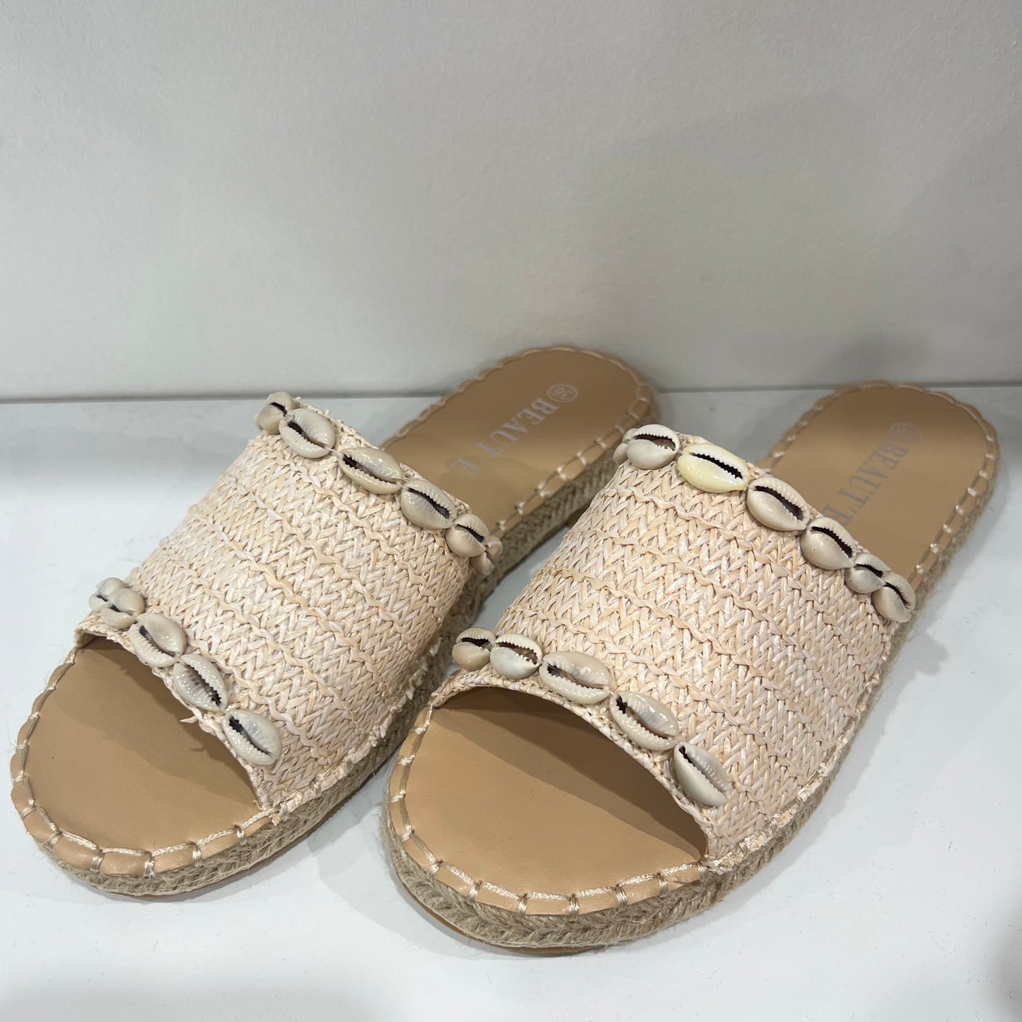 Shell Slides Beige